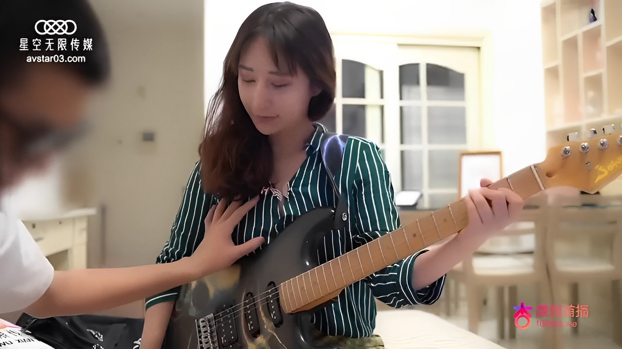 美麗的鋼琴老師和大雞巴的盲人學生