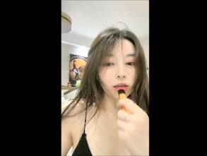 Em xinh ở nhà mùa dịch. Hứng tình là đây
