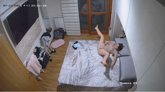Coi lén camera phát hiện em thủ dâm